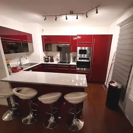Appartement Joli Avec Jardin Et 2 Parkings Prives *