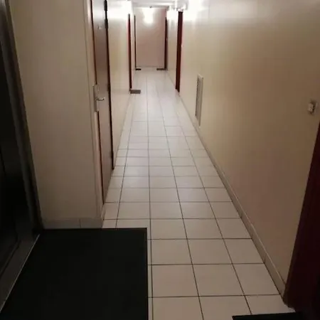 Joli Avec Jardin Et 2 Parkings Prives Appartement *