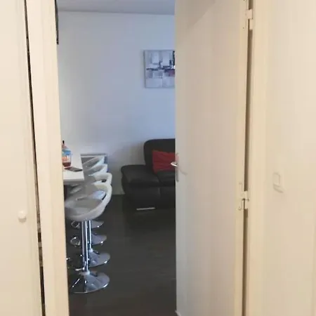 Appartement Joli Avec Jardin Et 2 Parkings Prives *