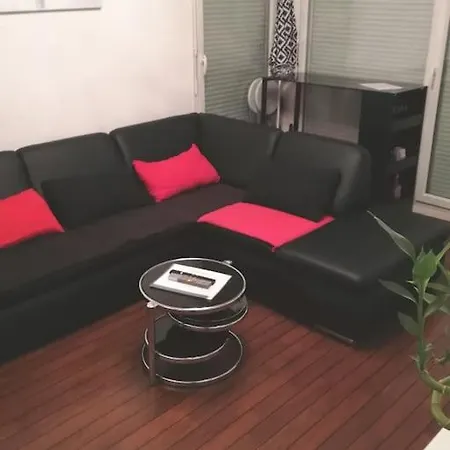 Joli Avec Jardin Et 2 Parkings Prives Appartement