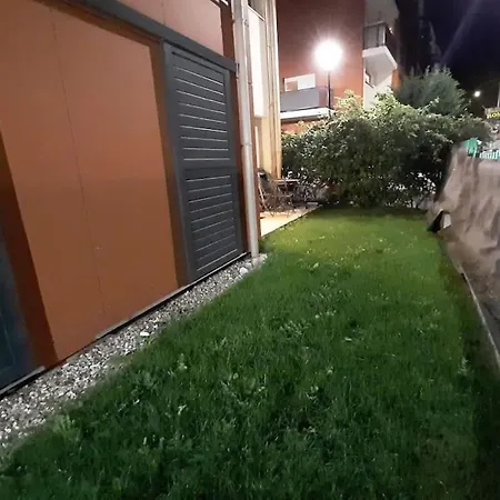 Apartment Joli Avec Jardin Et 2 Parkings Prives